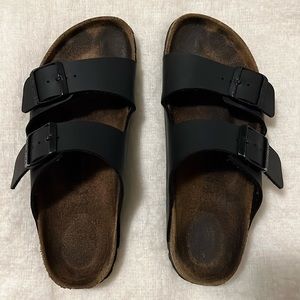 GUC Black leather Birkenstocks